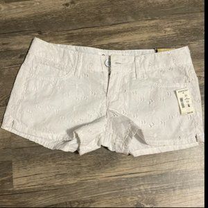 Size Juniors 1/2 white lacey summer shorts, lightweight shorts, aeropostale